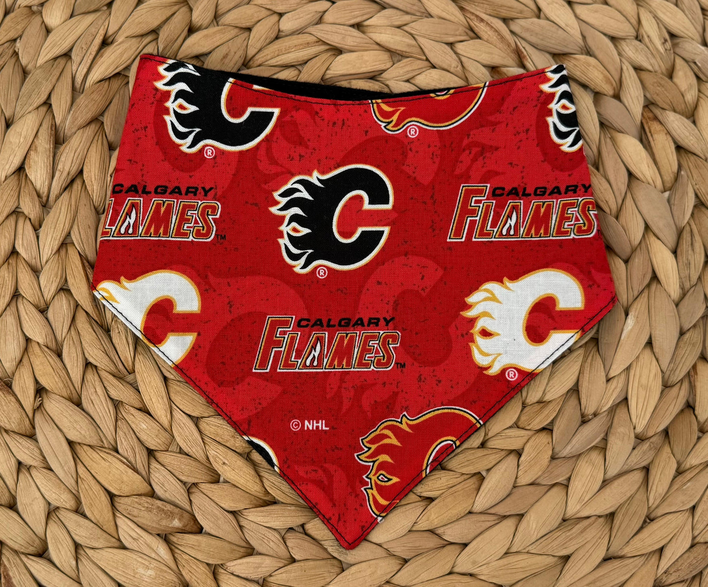 Baby Bandana Bib NHL Calgary Flames Canada Hockey Team Red and White Flame