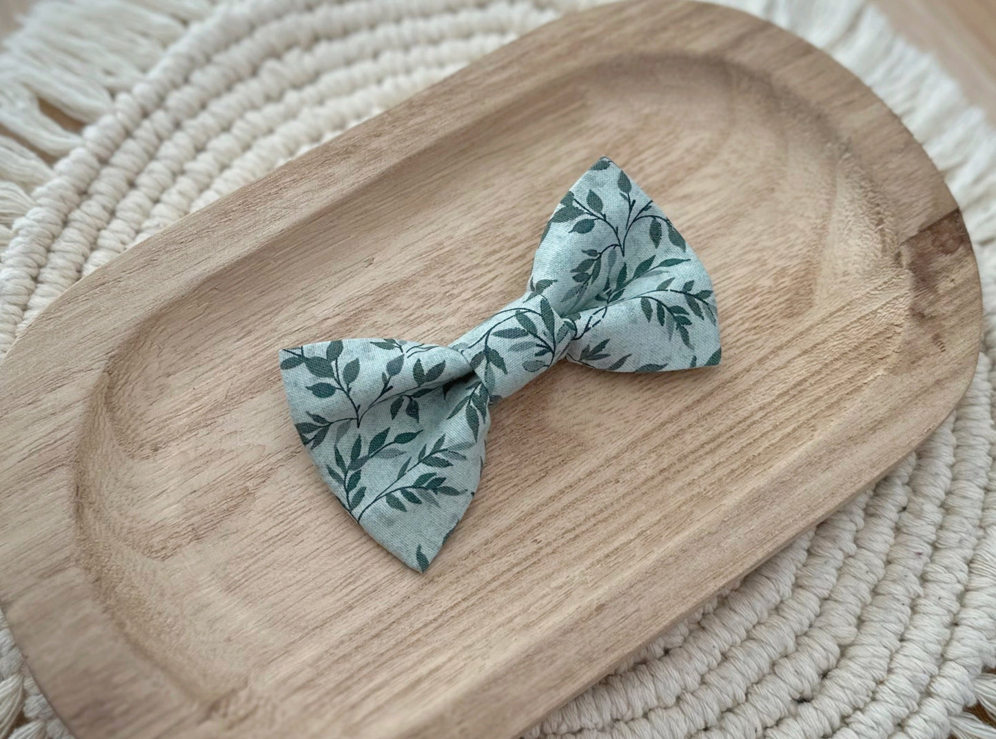 Green Leaves Bow Tie