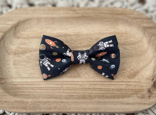A space-themed bow tie with astronauts, spaceships and planets