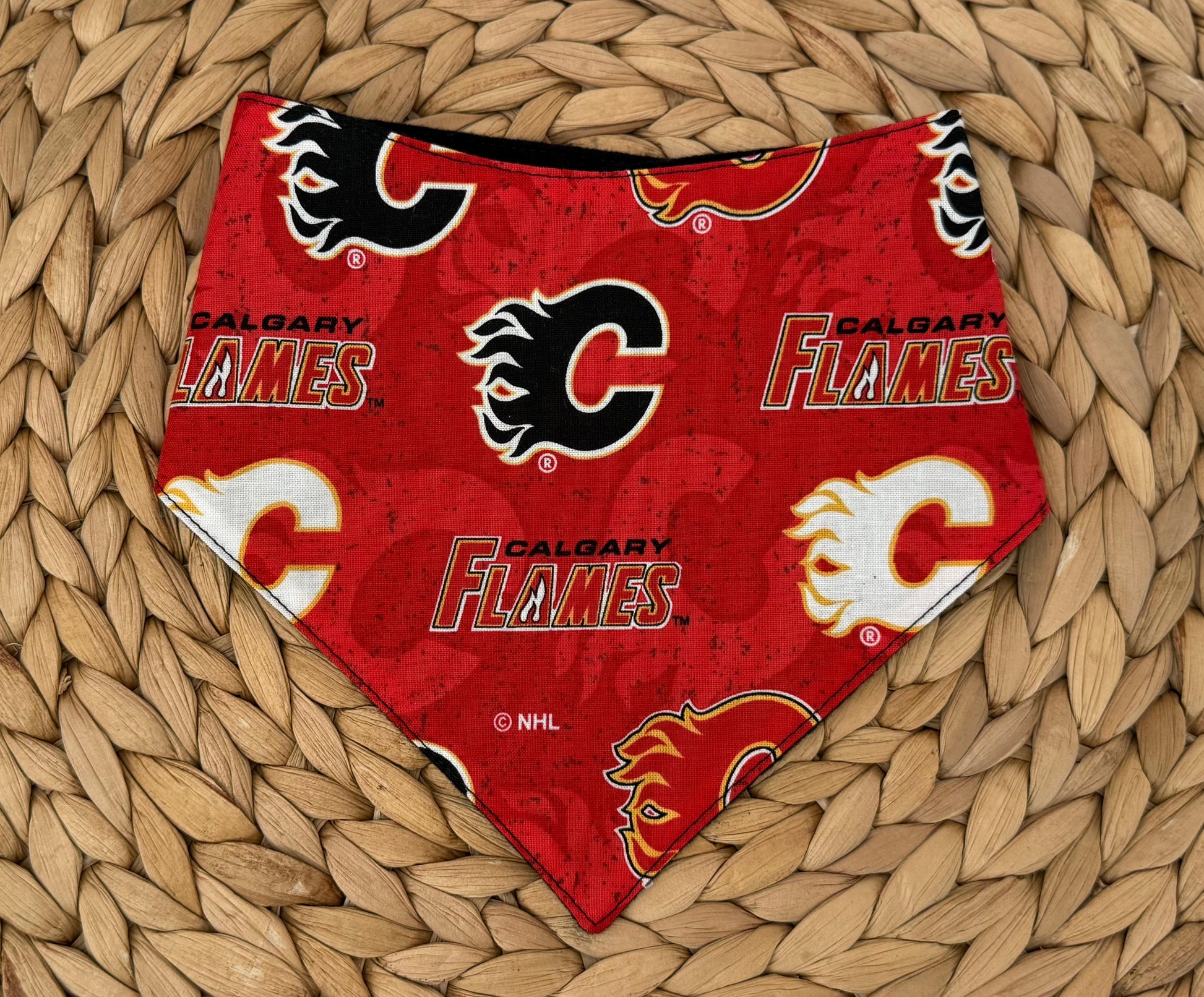 Baby Bandana Bib NHL Calgary Flames Canada Hockey Team Red and White Flame 
